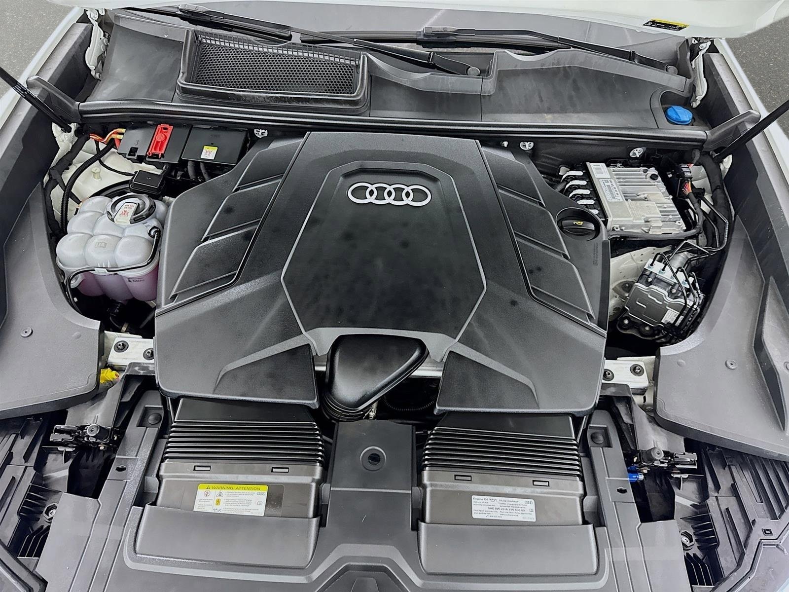 Used 2022 Audi Q8 Premium Plus AWD/4WD image 33