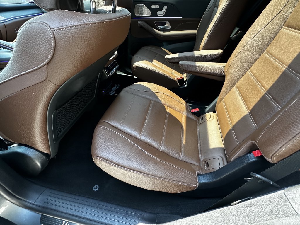 Used 2025 Mercedes-Benz GLS 450 4MATIC w/ AMG Line Exterior image 25