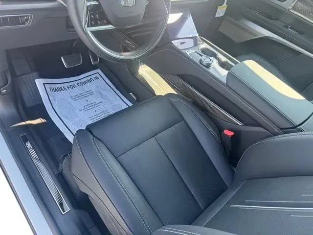 New 2027 Cadillac Vistiq Sport w/ LPO, Floor Liner Package AWD/4WD image 10
