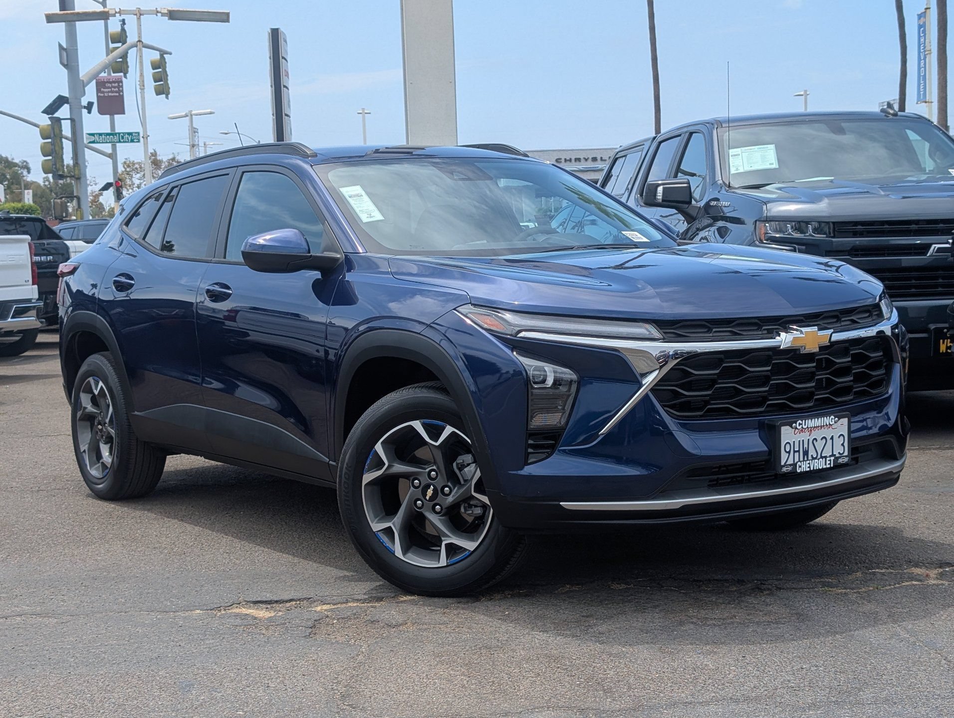 Used 2024 Chevrolet Trax LT FWD image 2