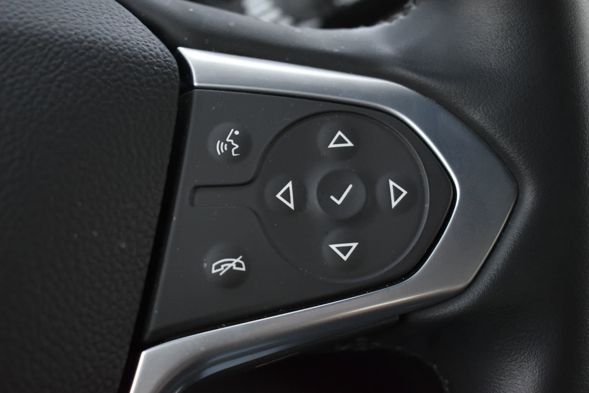 Used 2023 Chevrolet Traverse LT FWD image 23