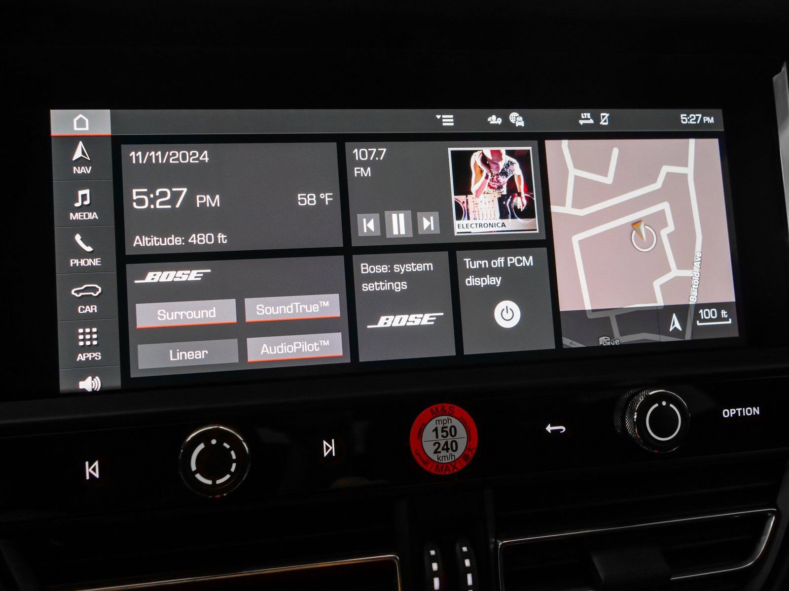 Certified 2025 Porsche Macan image 38