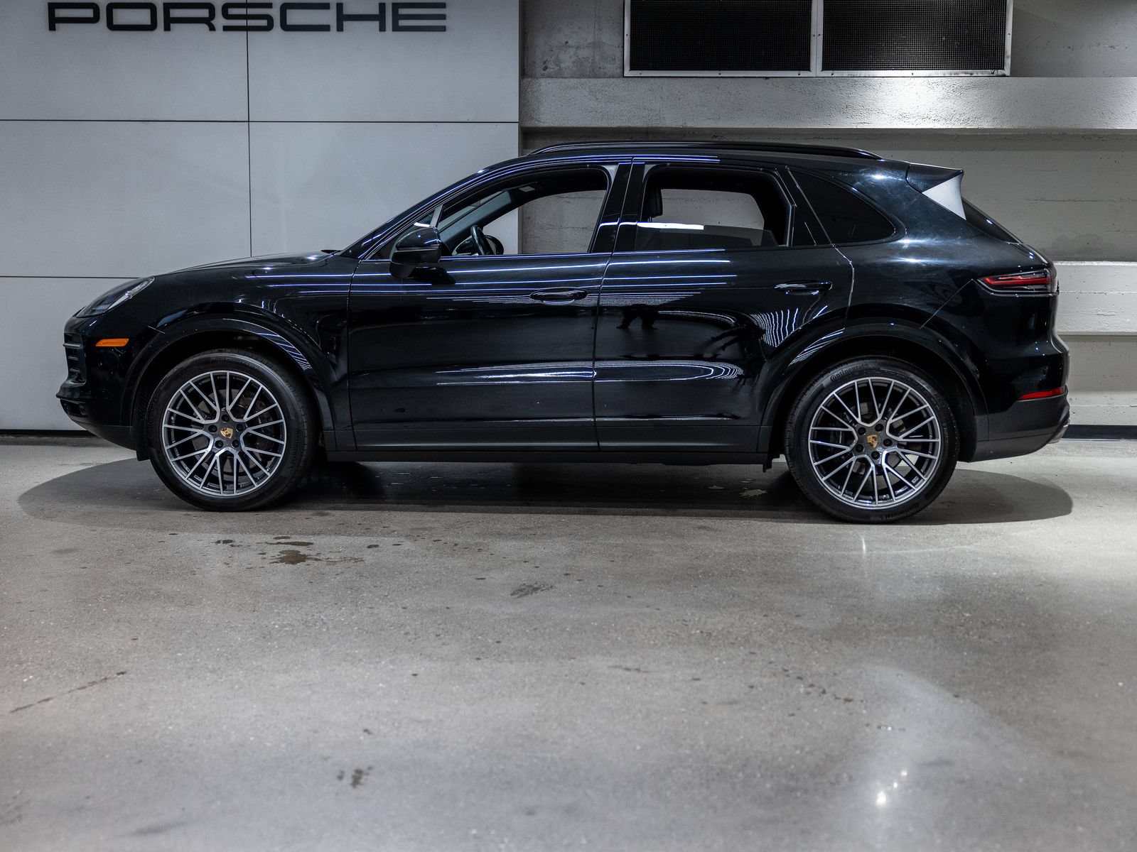 Certified 2023 Porsche Cayenne AWD/4WD image 2