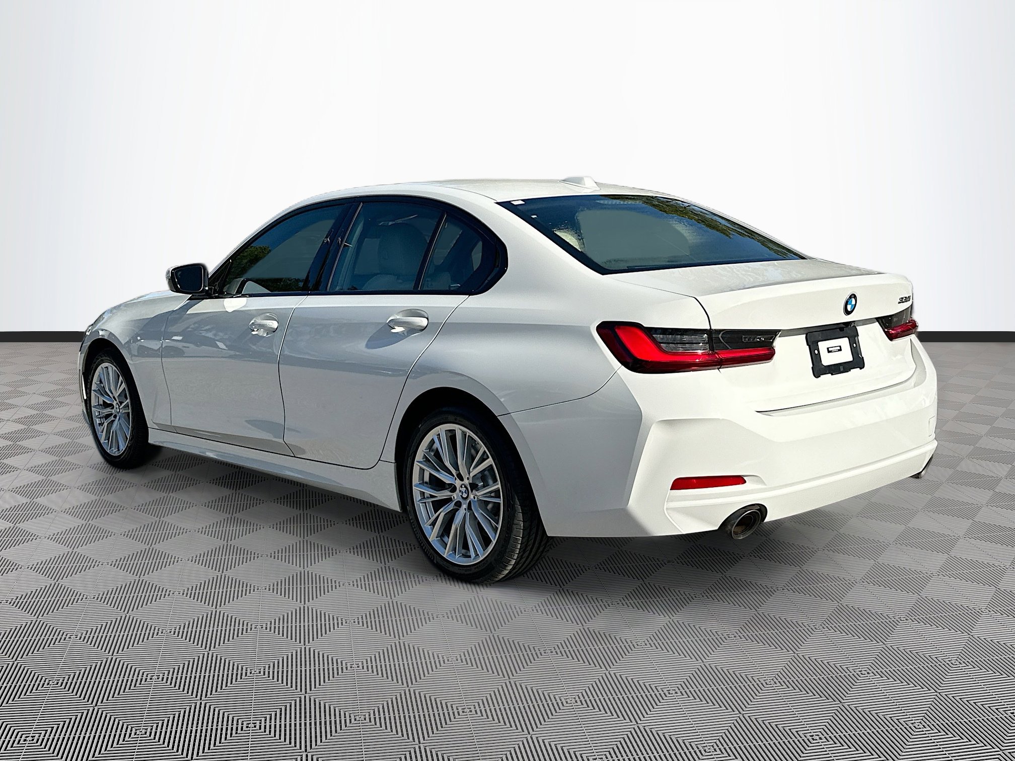 Used 2023 BMW 330i Sedan image 5