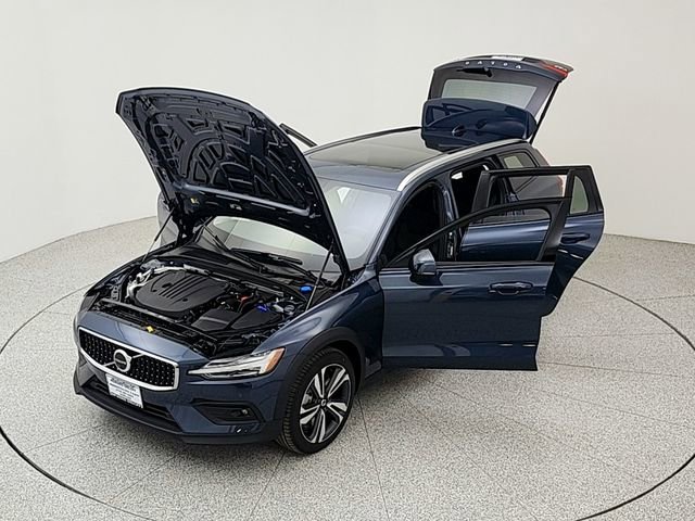 New 2026 Volvo V60 B5 Cross Country Plus w/ Climate Package image 37