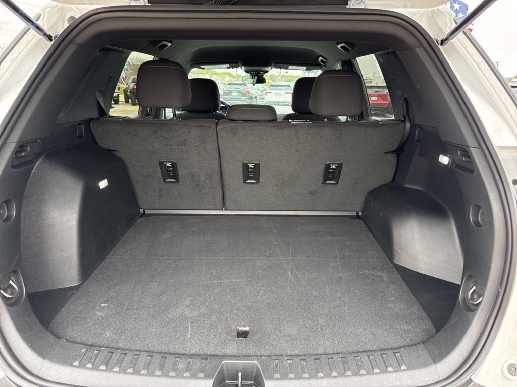 Used 2026 Chevrolet Equinox LT AWD/4WD image 14
