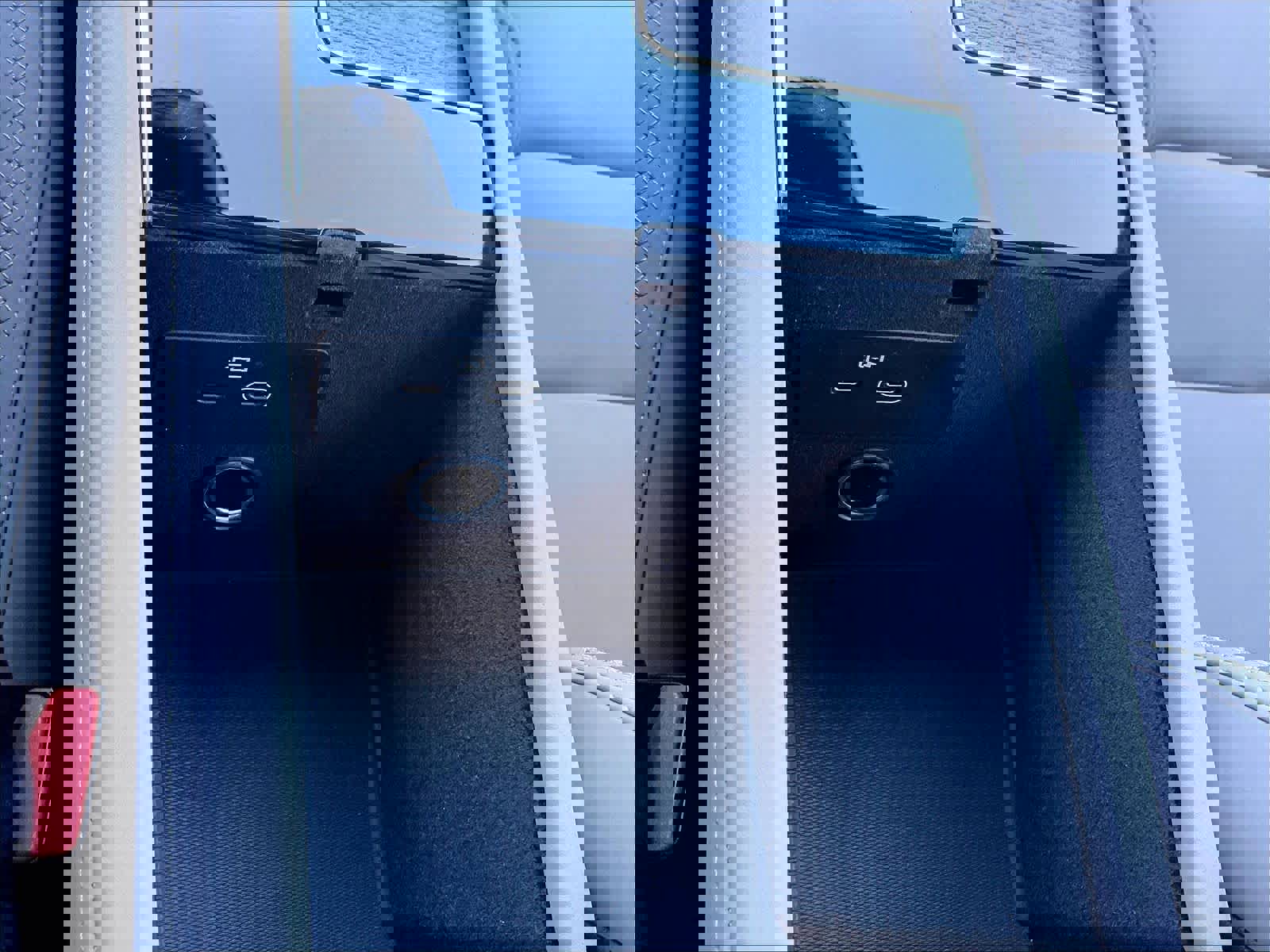 Used 2026 Volvo XC90 B6 Plus w/ Protection Package Premier image 37