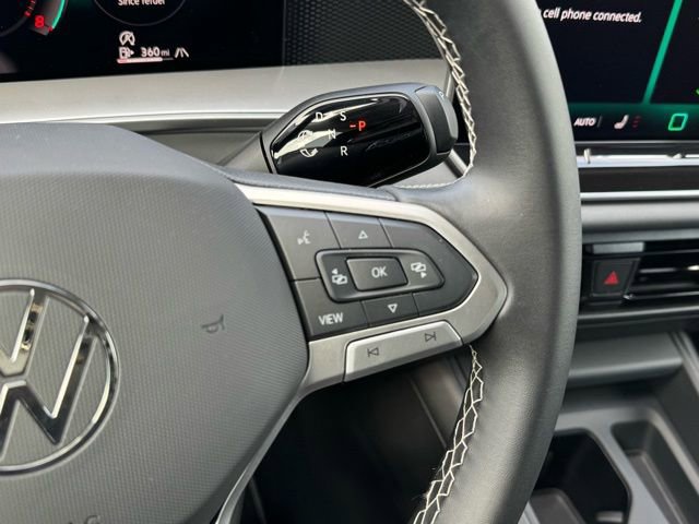 Used 2025 Volkswagen Tiguan SE image 39