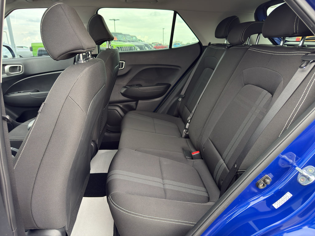 Used 2022 Hyundai Venue SEL FWD image 10