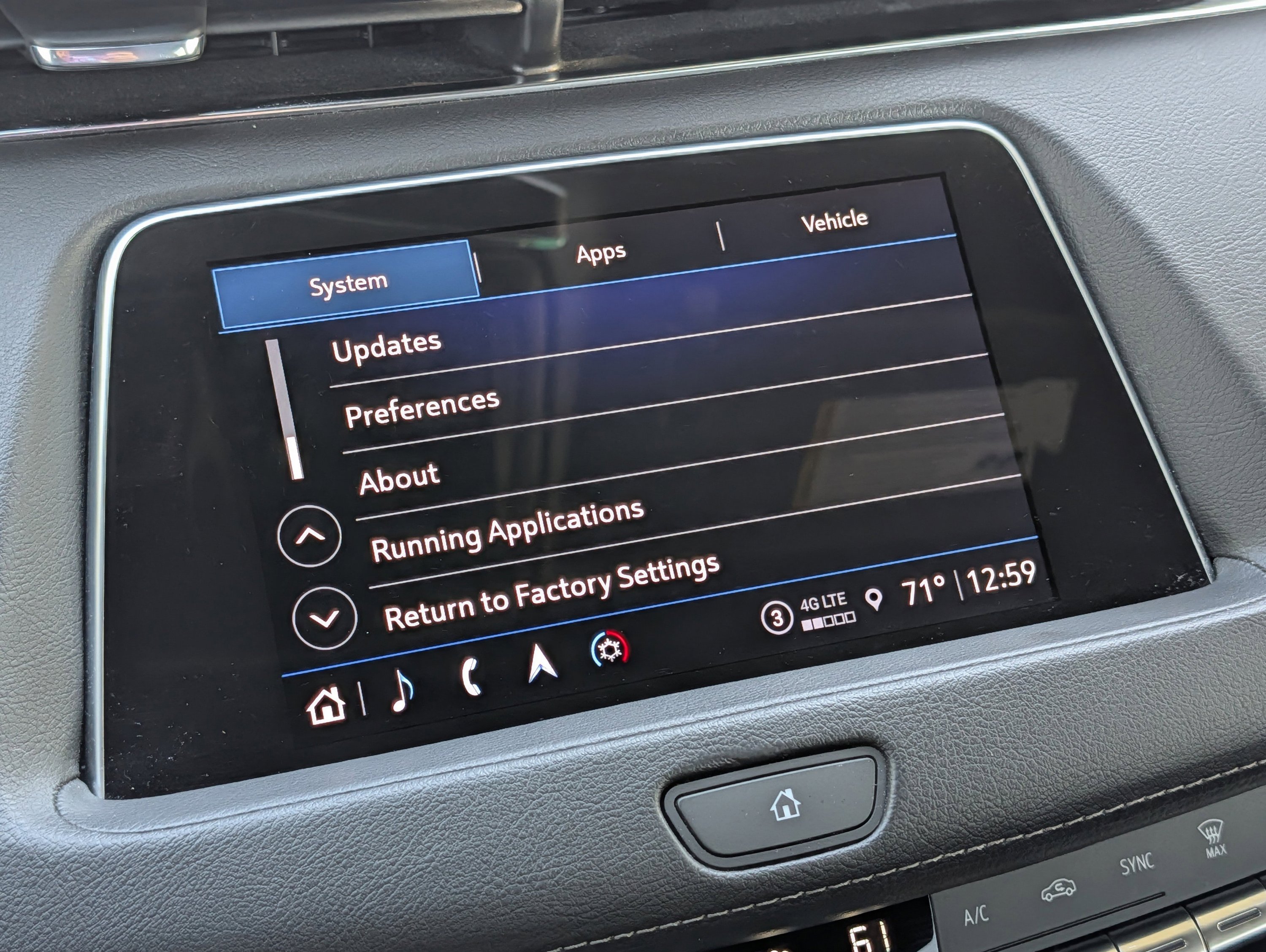 Used 2023 Cadillac XT4 Luxury w/ Cold Weather Package image 43