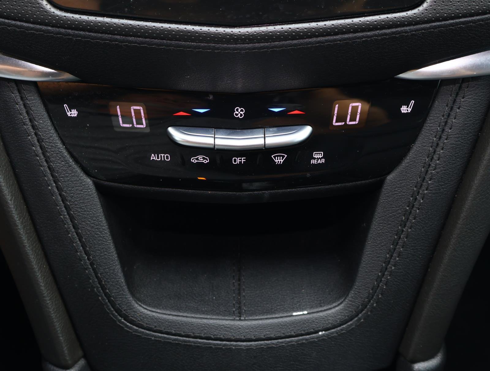 Certified 2024 Cadillac XT6 Luxury FWD image 31