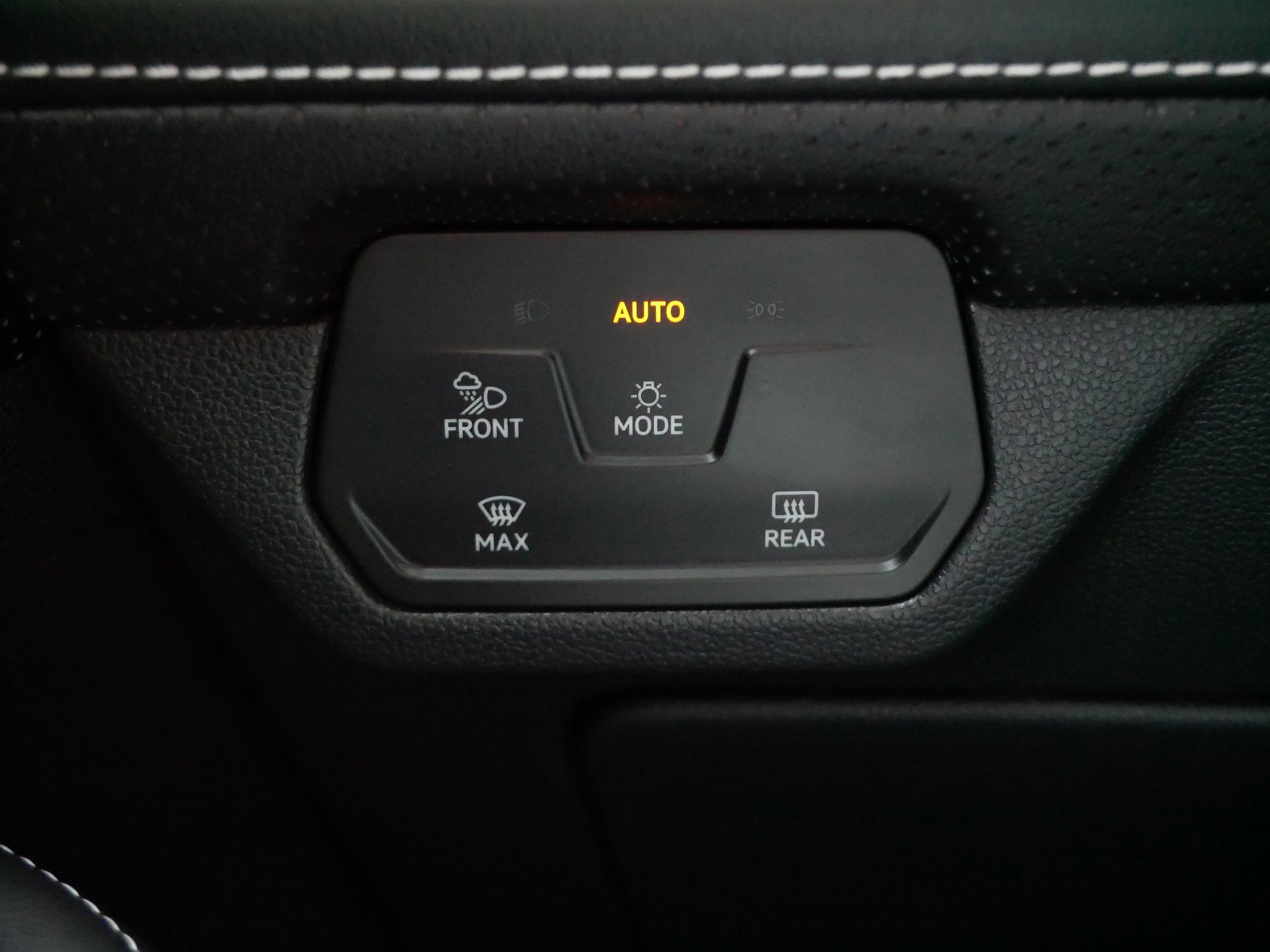 Certified 2024 Volkswagen Atlas SE image 28