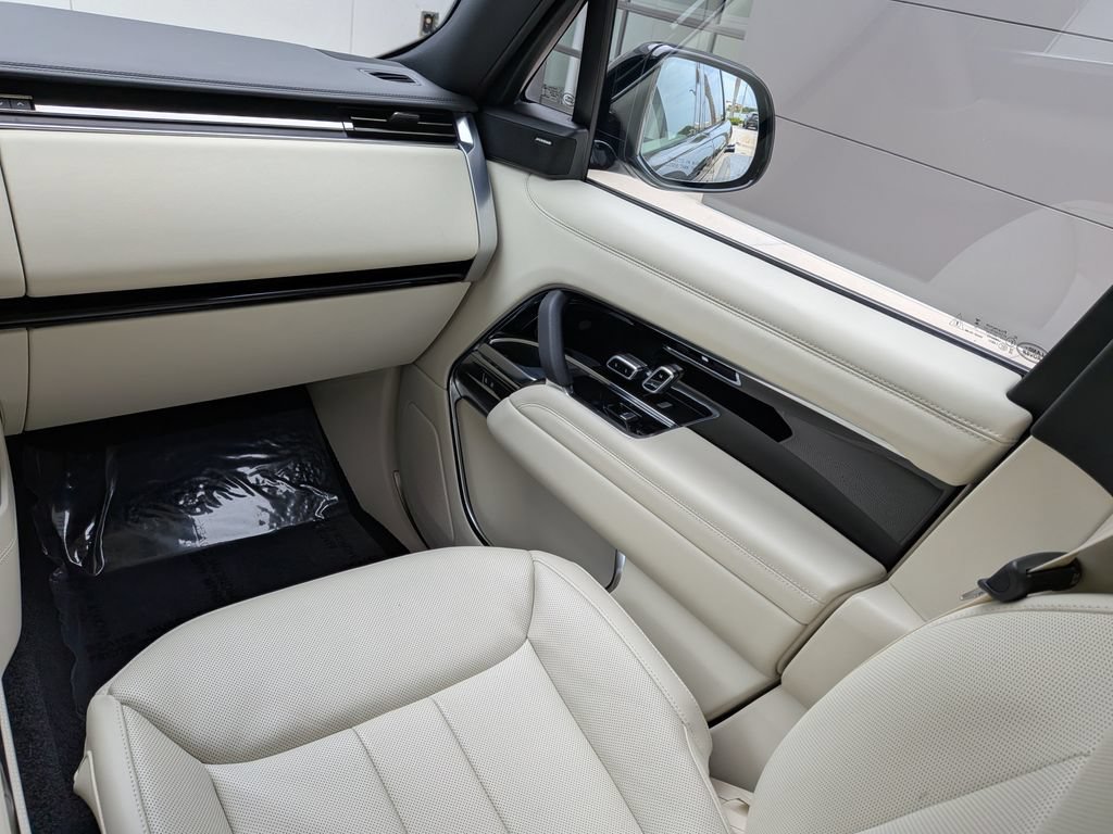 Certified 2025 Land Rover Range Rover SE AWD/4WD image 20
