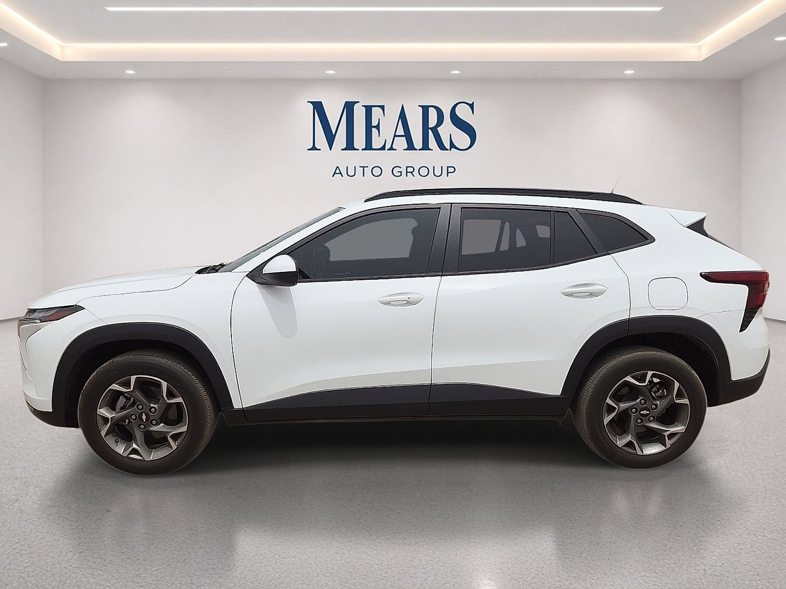 Used 2025 Chevrolet Trax LT w/ Driver Confidence Package FWD image 2