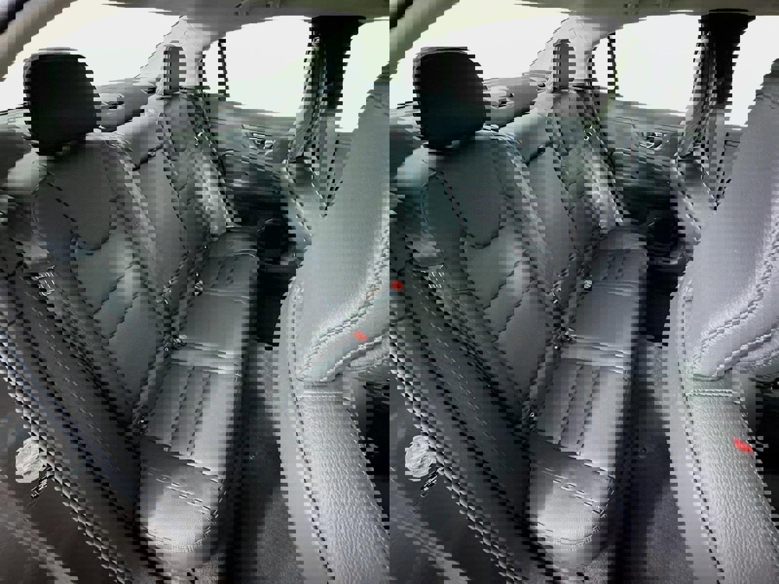 Used 2025 Volvo S60 B5 Plus image 29