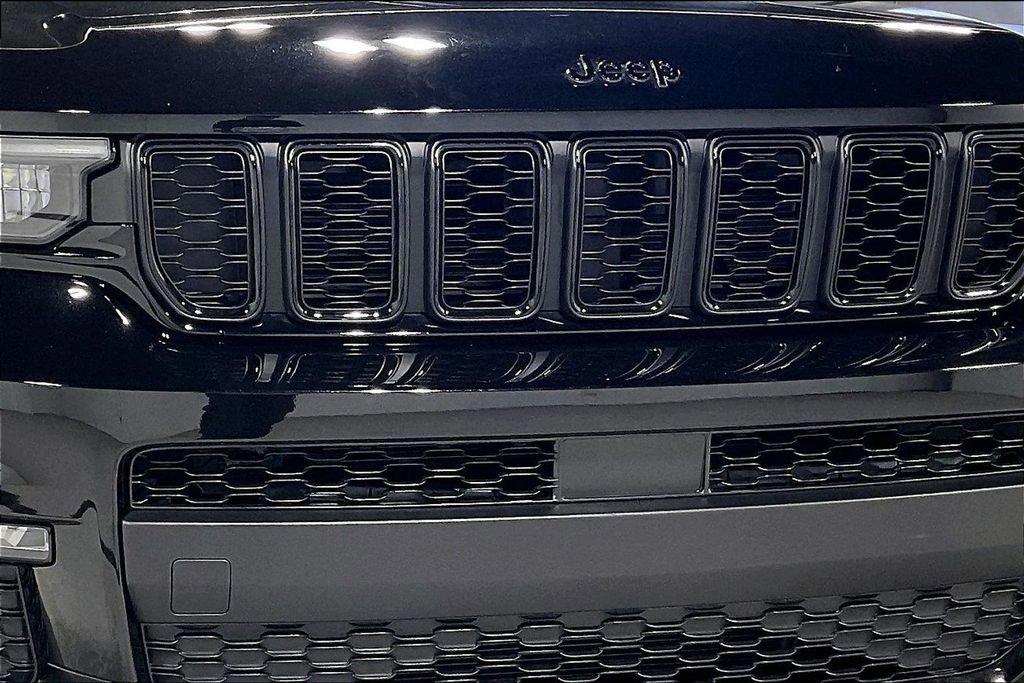 Used 2025 Jeep Grand Cherokee L Limited w/ Black Appearance Package image 39