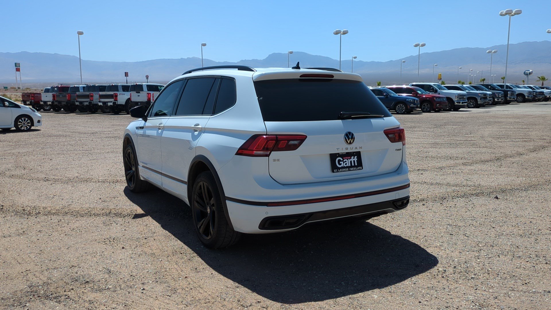 Used 2023 Volkswagen Tiguan SE R-Line AWD/4WD image 5