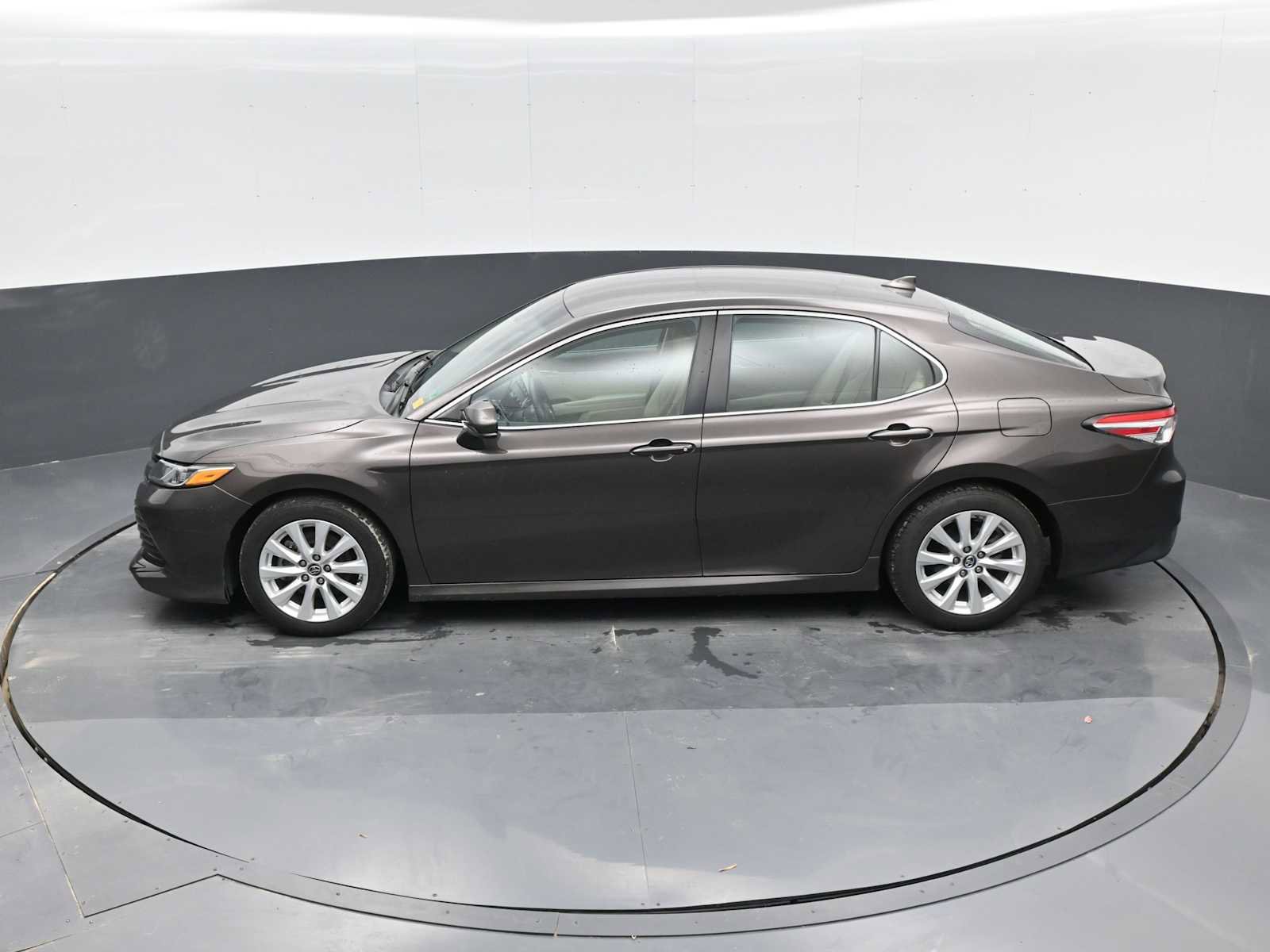 Used 2019 Toyota Camry LE image 27