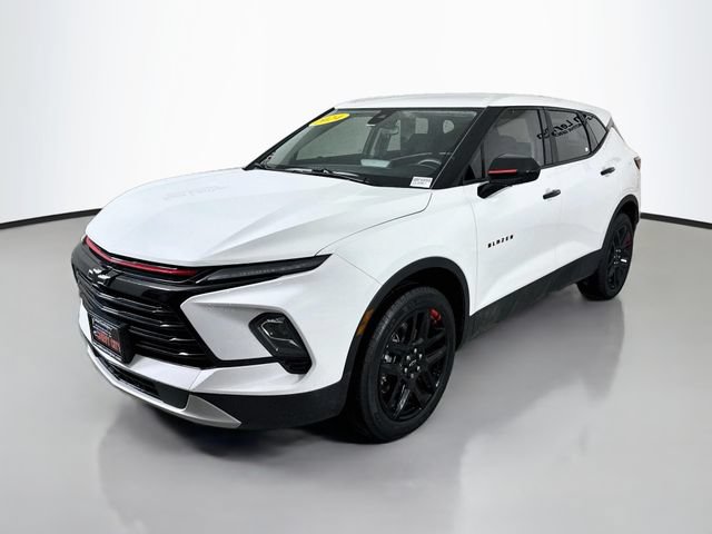 Used 2024 Chevrolet Blazer LT w/ Redline Edition FWD image 3