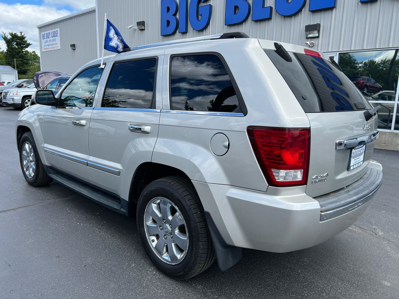 Used 2010 Jeep Grand Cherokee Limited AWD/4WD image 3