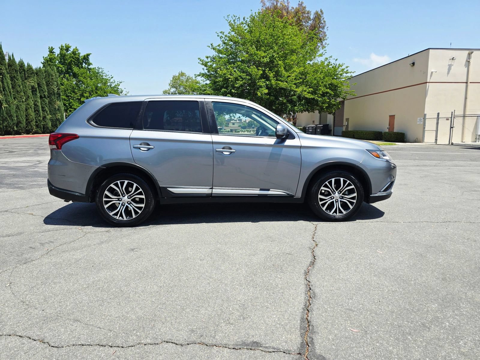 Used 2018 Mitsubishi Outlander SE FWD image 4