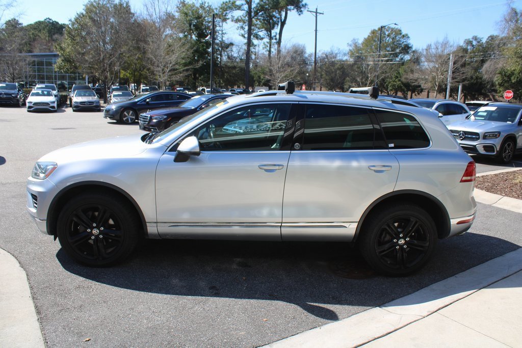 Used 2017 Volkswagen Touareg Wolfsburg Edition image 13