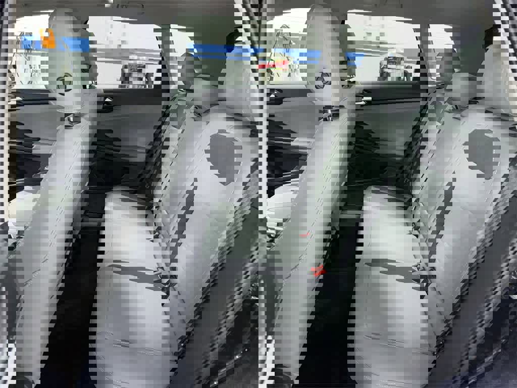 Used 2023 Volkswagen Taos SE w/ Panoramic Sunroof Package image 17