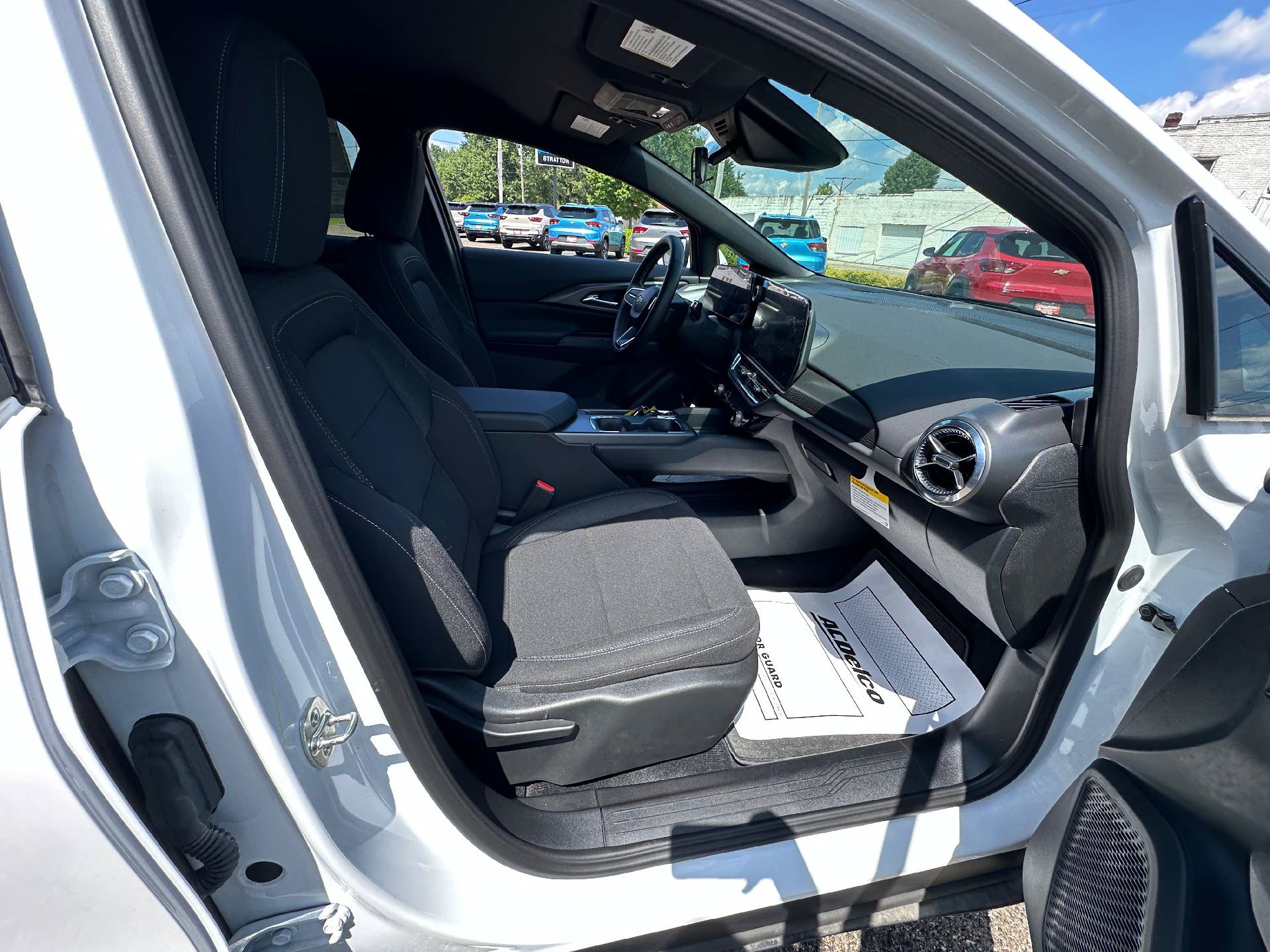 New 2026 Chevrolet Equinox EV LT w/ Comfort Package FWD image 25