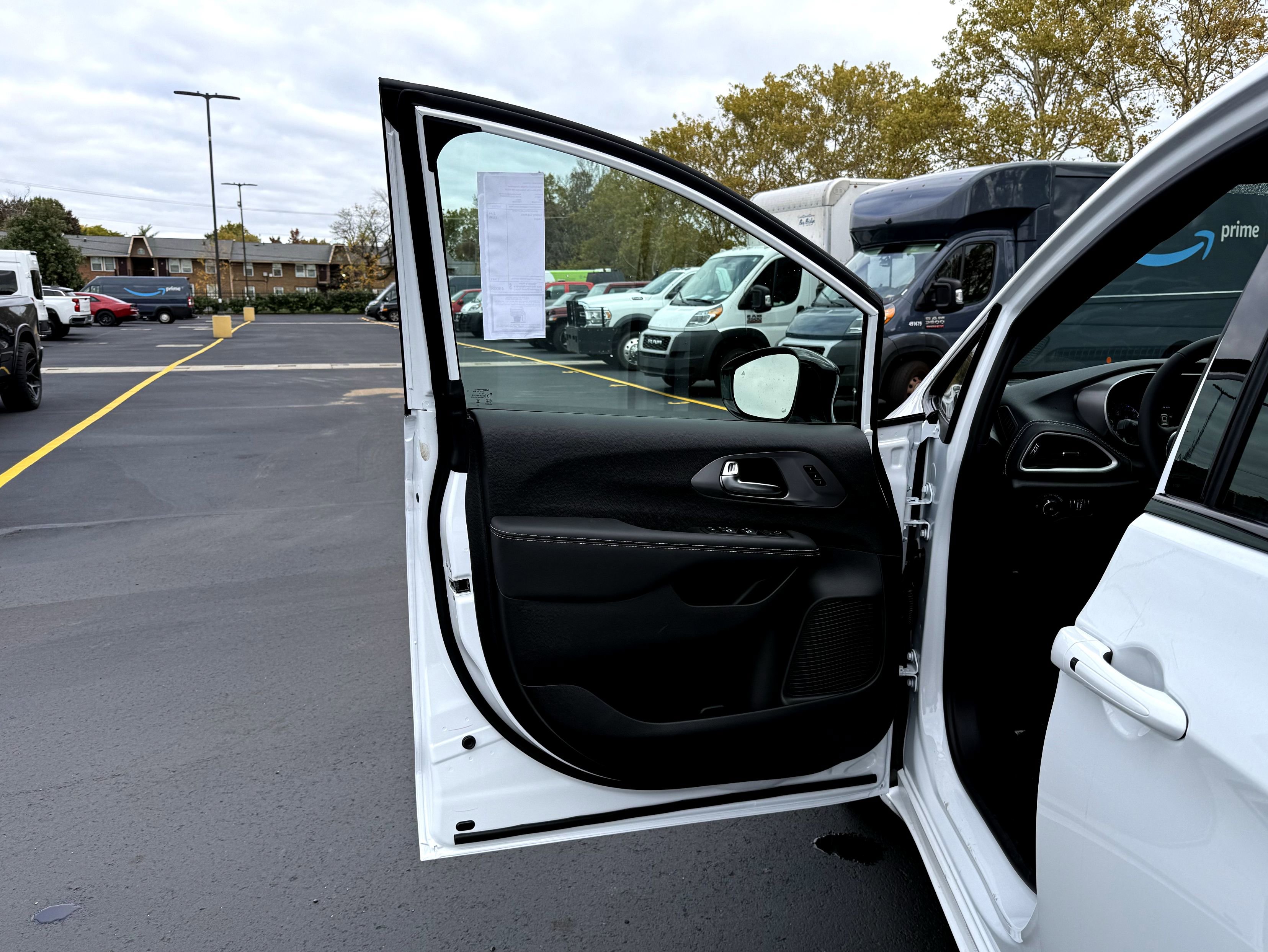 New 2026 Chrysler Pacifica Select image 13