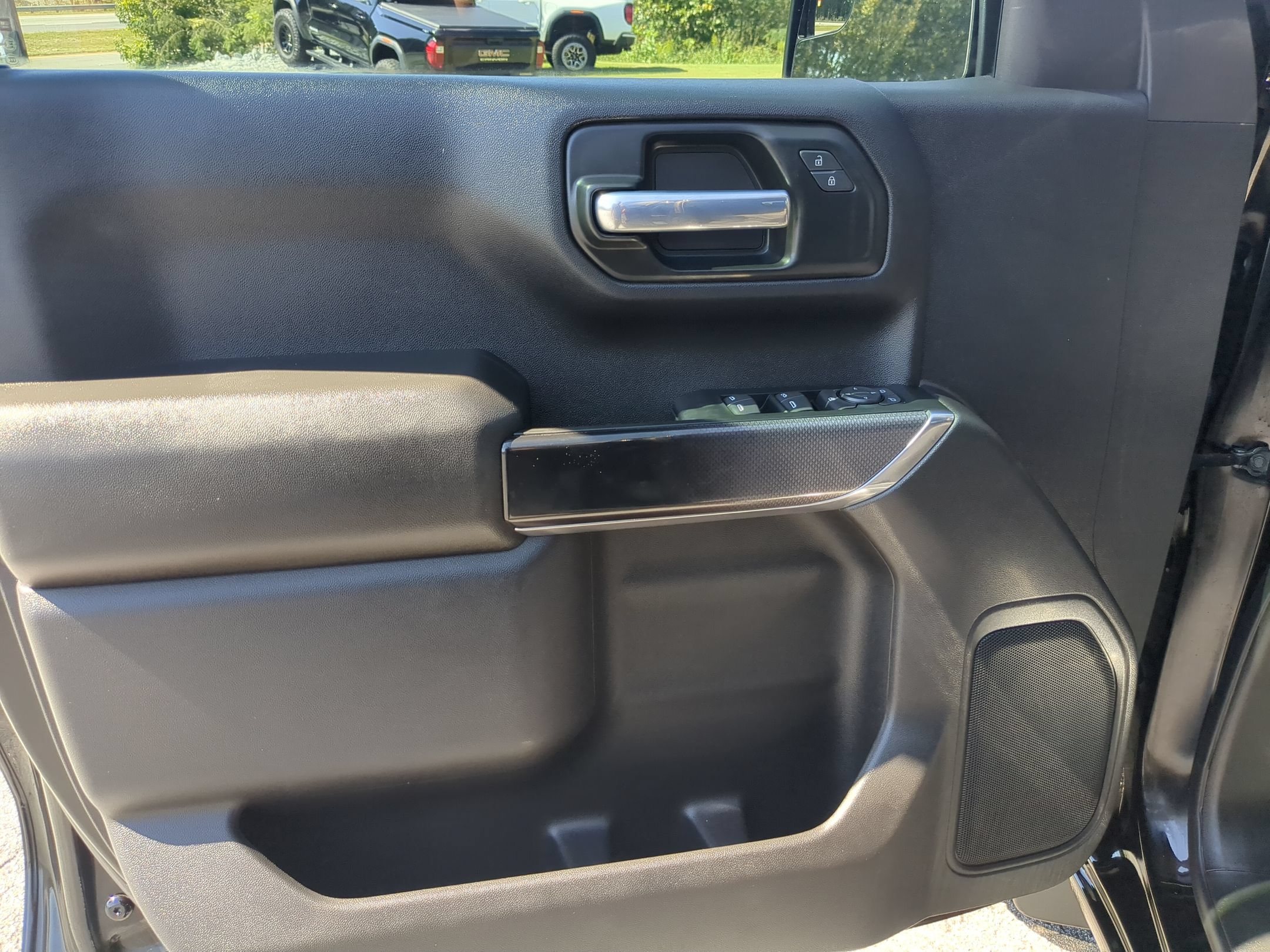Used 2025 Chevrolet Silverado 1500 Custom Trail Boss w/ Midnight Edition AWD/4WD image 11