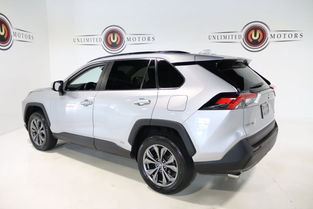 Used 2022 Toyota RAV4 XLE Premium AWD/4WD image 3