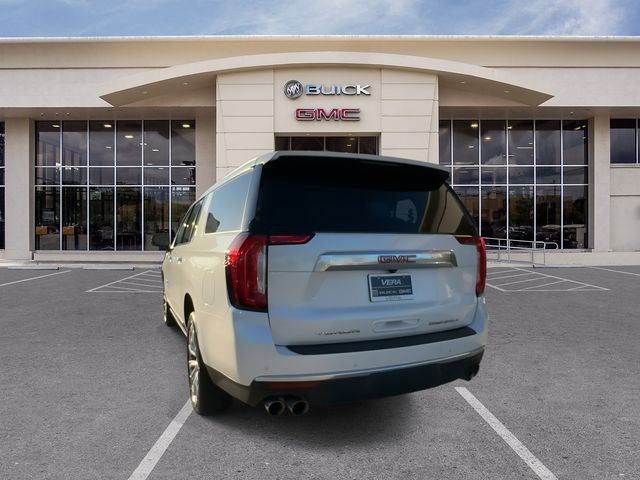 Used 2022 GMC Yukon XL Denali image 11