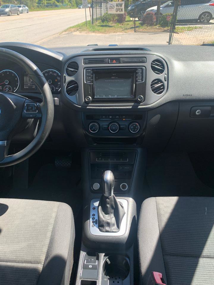 Used 2017 Volkswagen Tiguan Limited w/ Premium Package FWD image 11