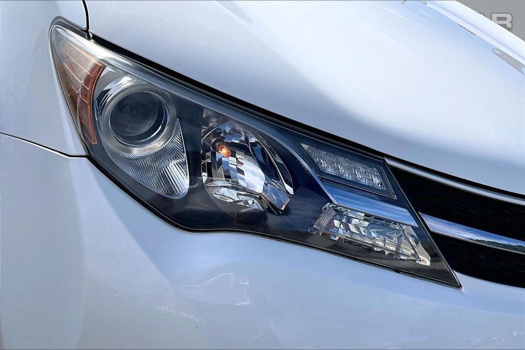 Used 2013 Toyota RAV4 LE AWD/4WD image 26