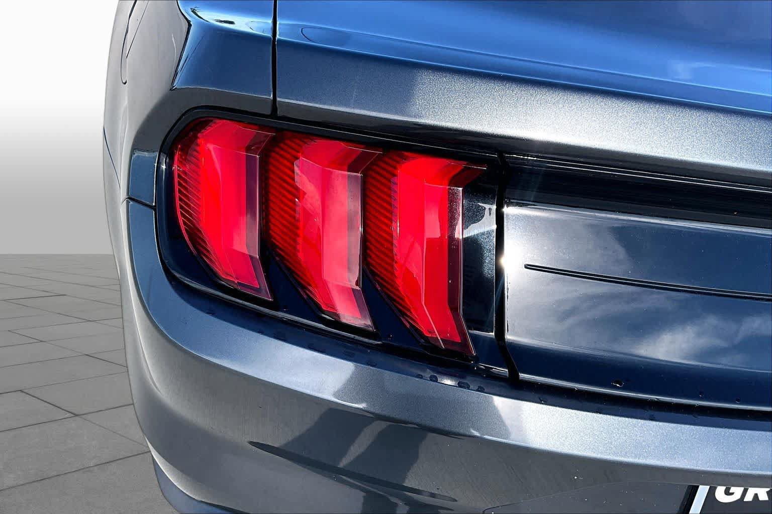 Used 2020 Ford Mustang Coupe RWD image 25