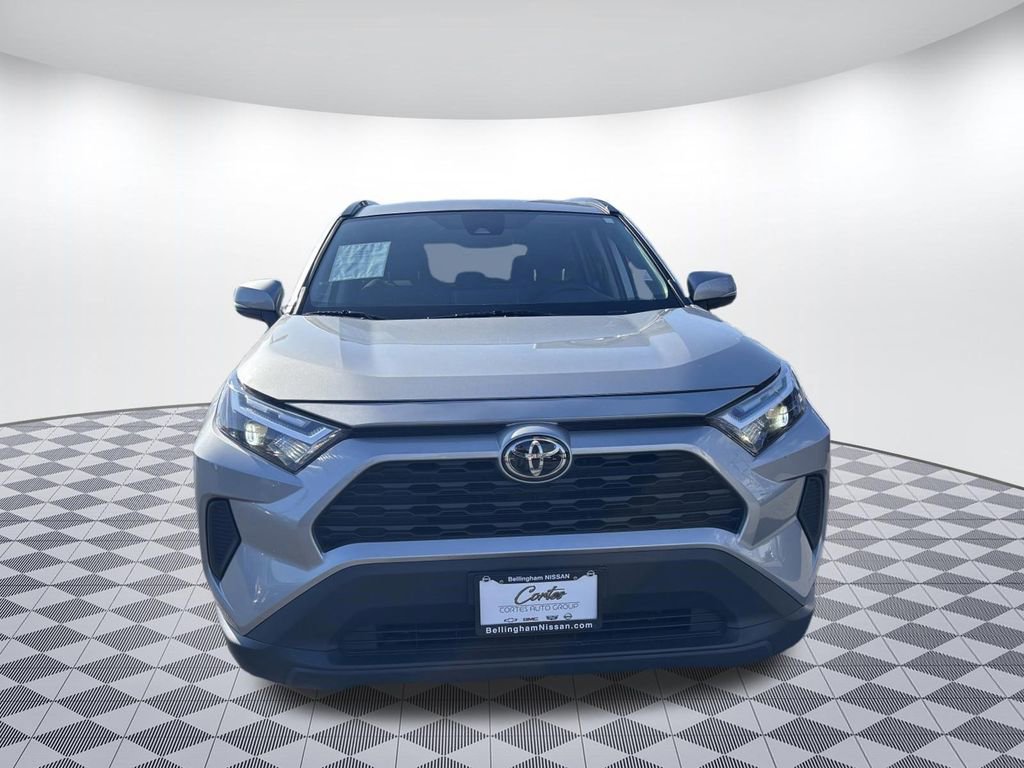 Used 2025 Toyota RAV4 XLE AWD/4WD image 2