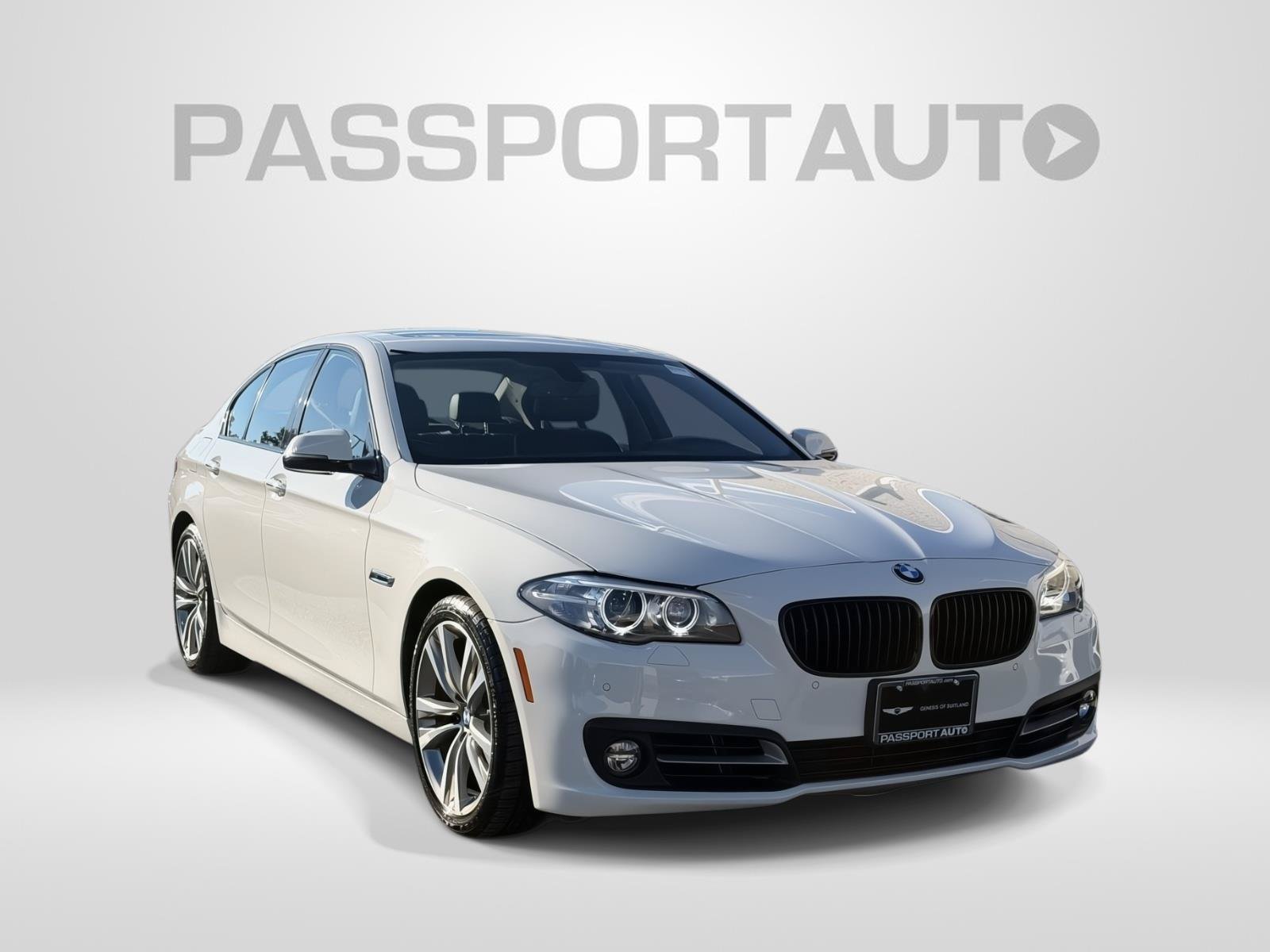Used 2016 BMW 528i xDrive Sedan AWD/4WD image 3