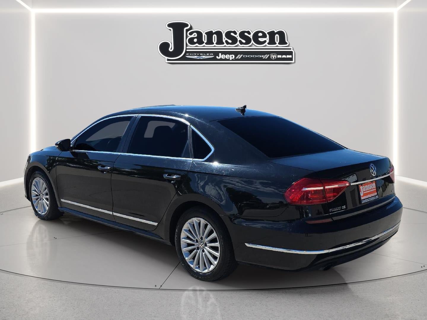 Used 2016 Volkswagen Passat 1.8T SE FWD image 3