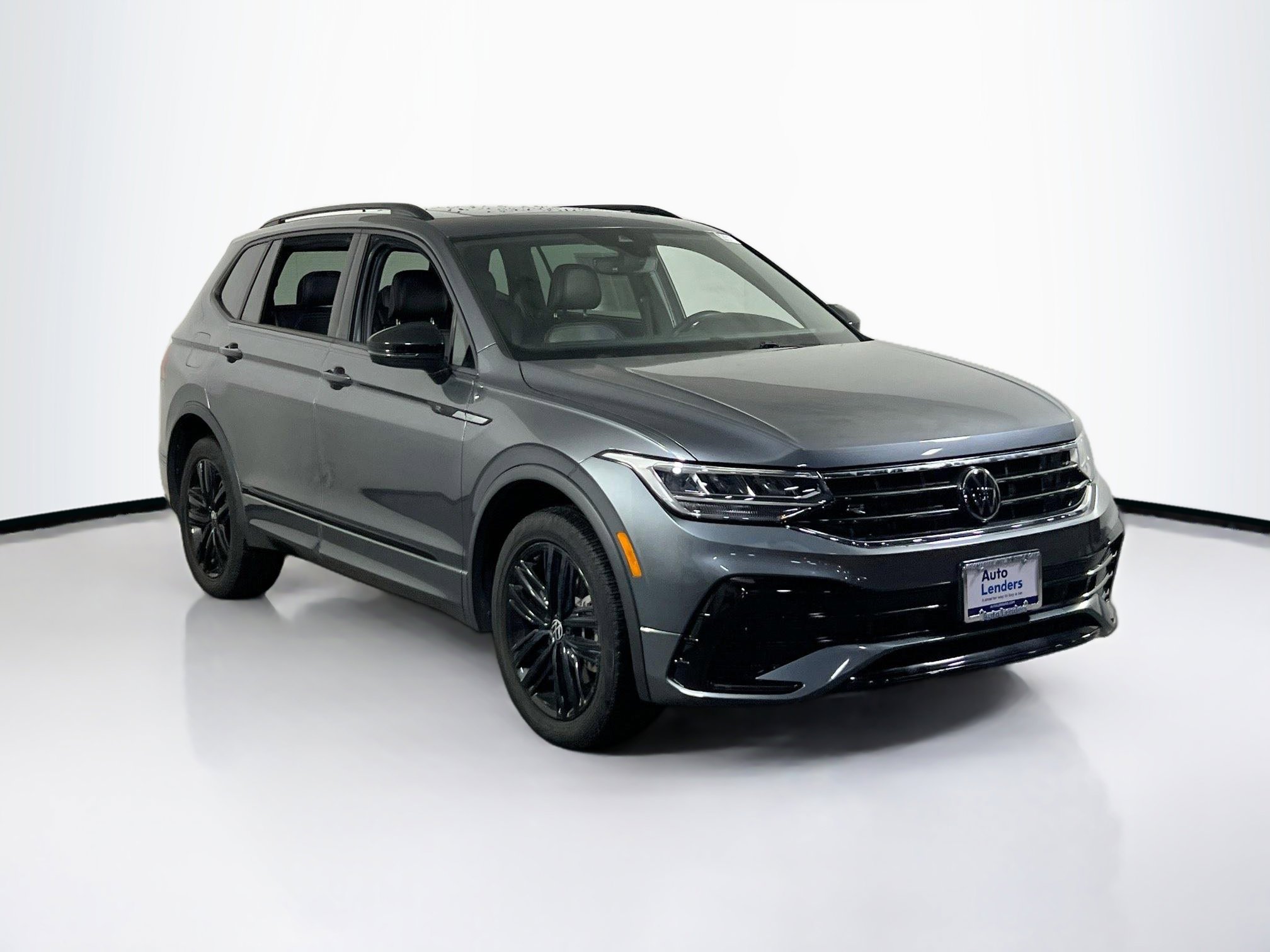 Used 2022 Volkswagen Tiguan SE R-Line image 3