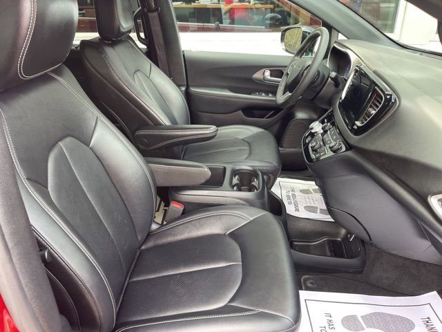 Used 2025 Chrysler Pacifica Select FWD image 7