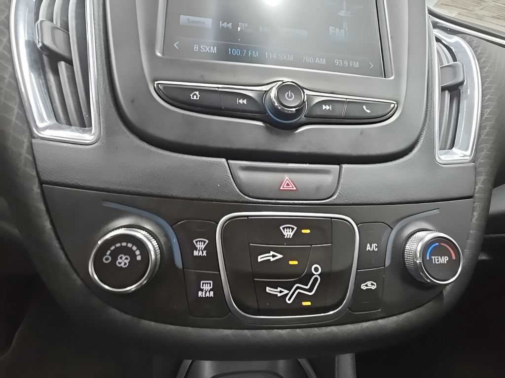 Used 2018 Chevrolet Malibu LT FWD image 32