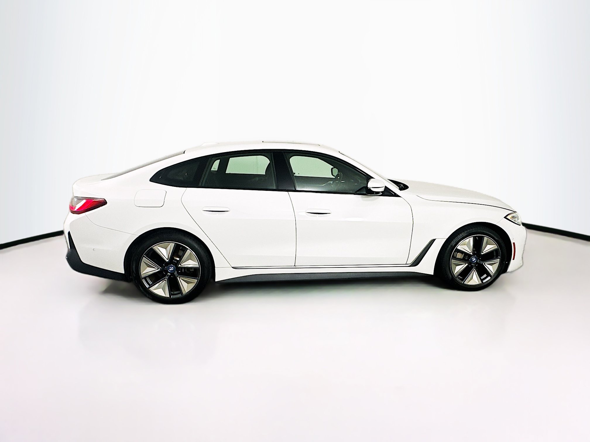 Used 2023 BMW i4 eDrive35 w/ Premium Package RWD image 10