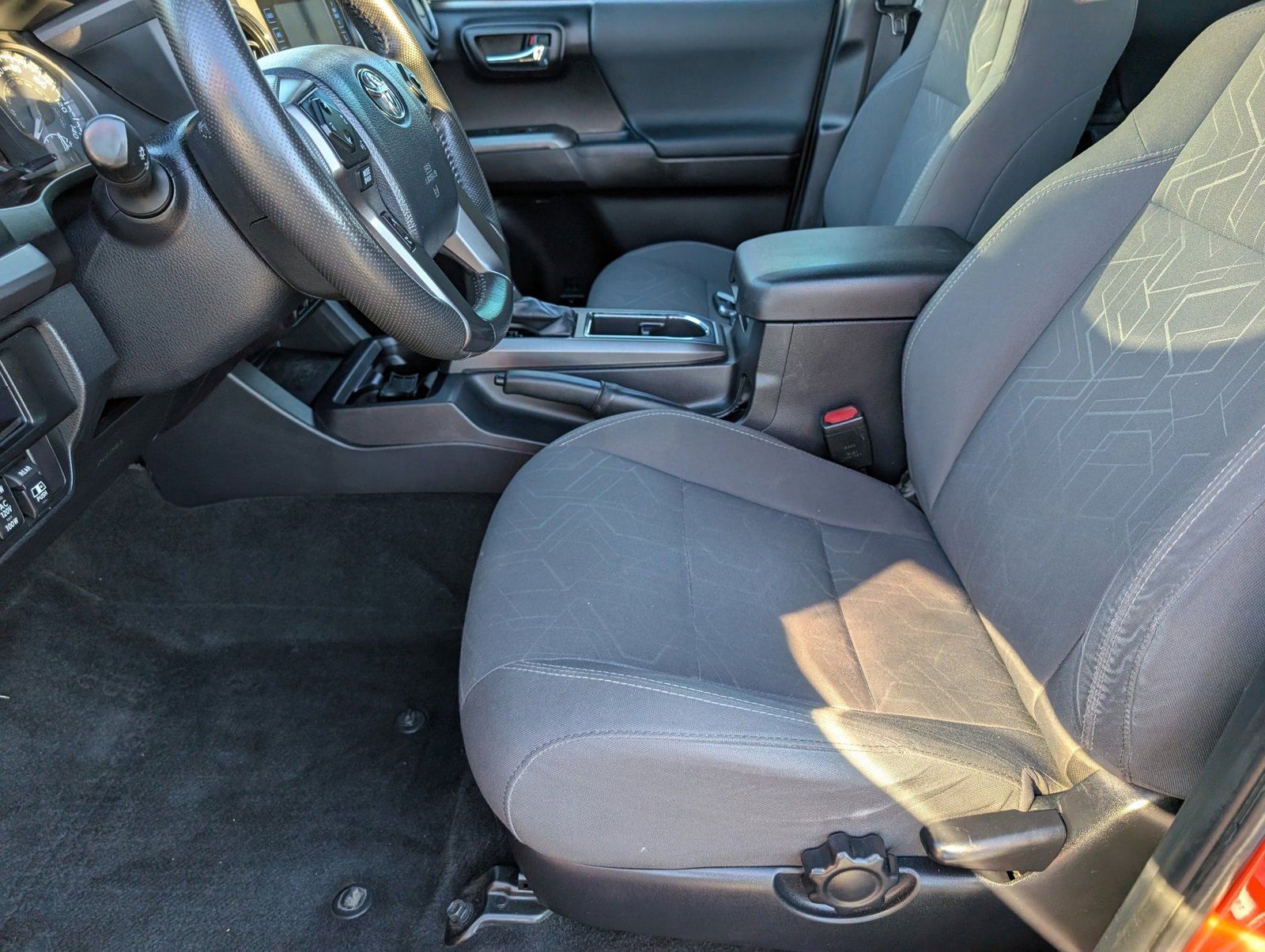 Used 2017 Toyota Tacoma TRD Sport image 13