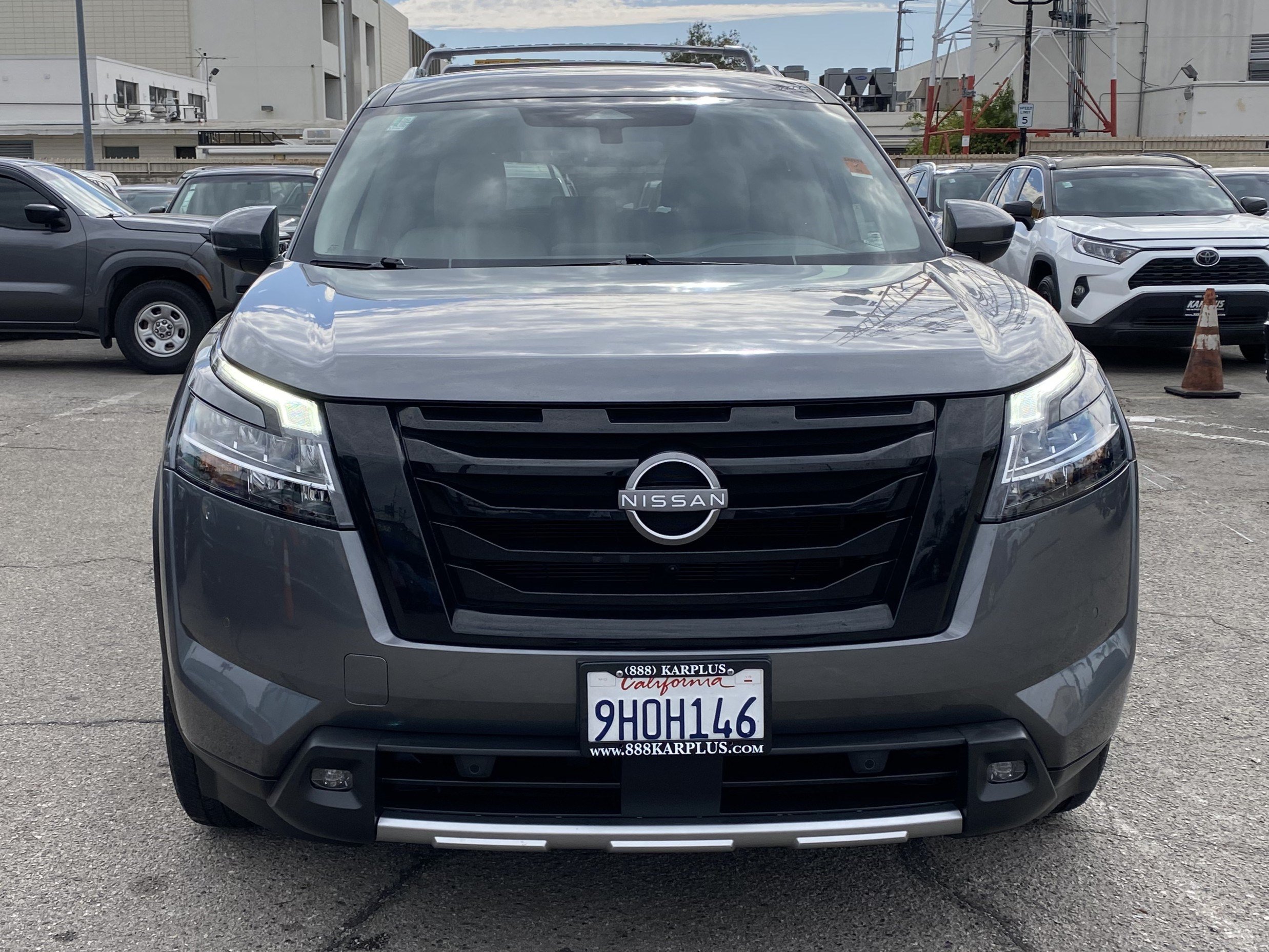 Used 2023 Nissan Pathfinder SL w/ Lighting Package (N92) FWD image 3
