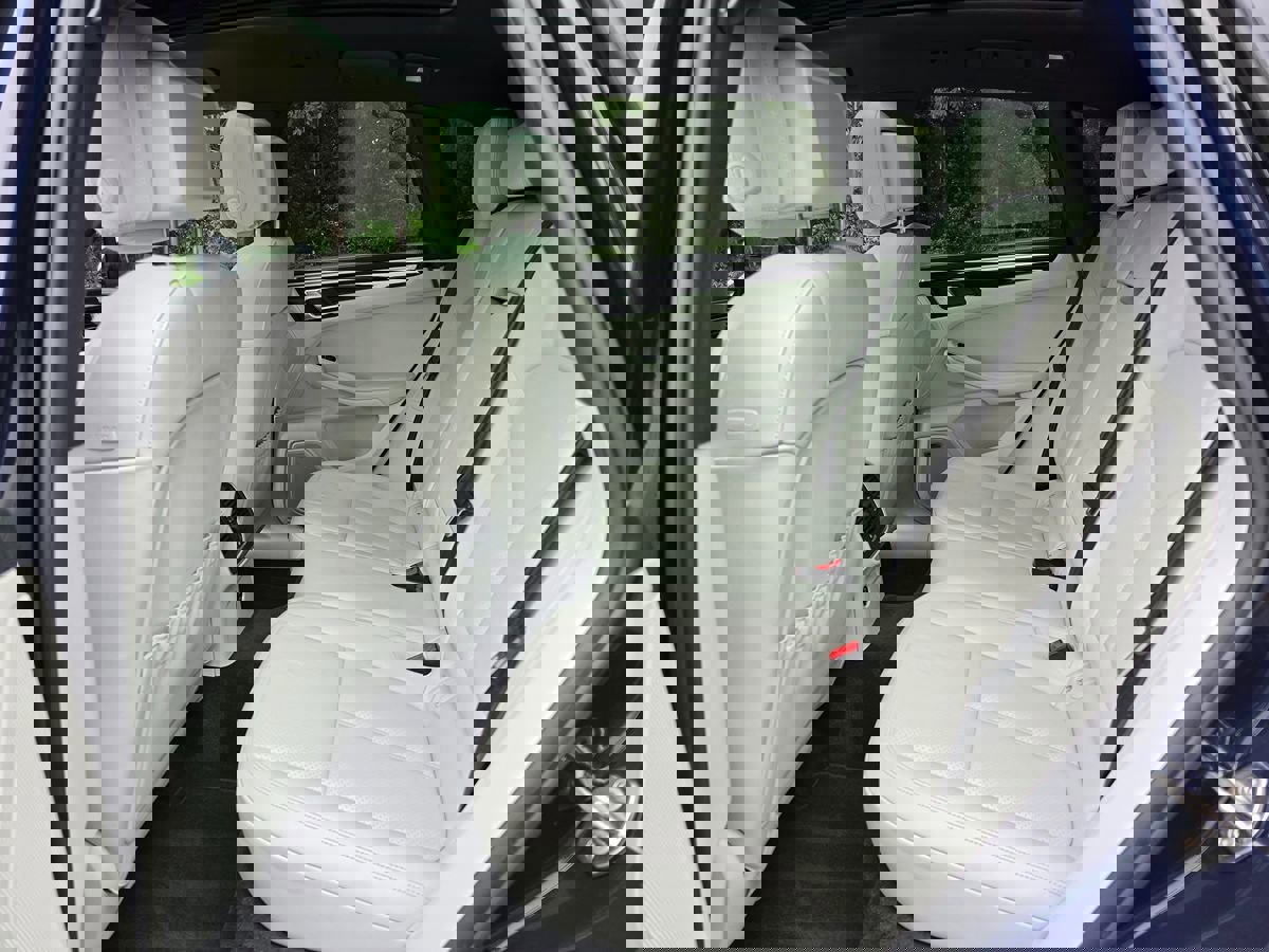 Used 2023 Porsche Macan image 14