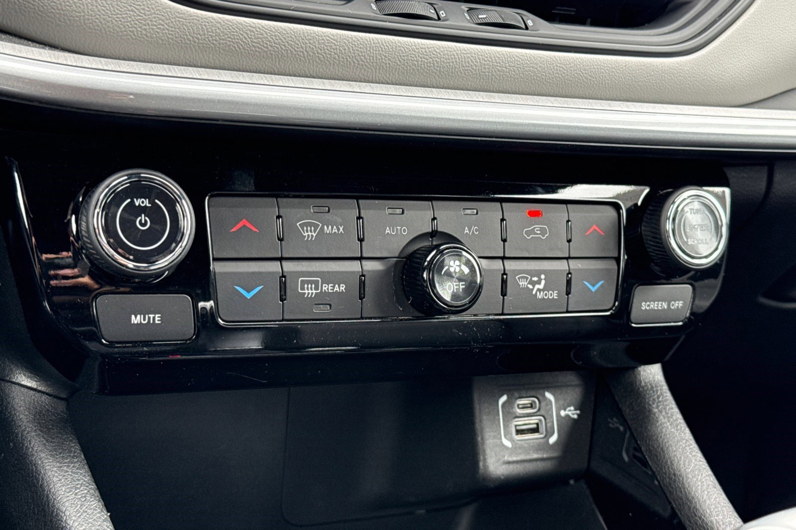 Used 2025 Jeep Compass Limited AWD/4WD image 19