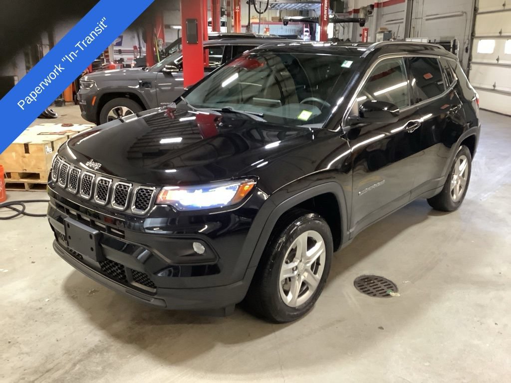Used 2023 Jeep Compass Latitude w/ Convenience Group AWD/4WD image 1