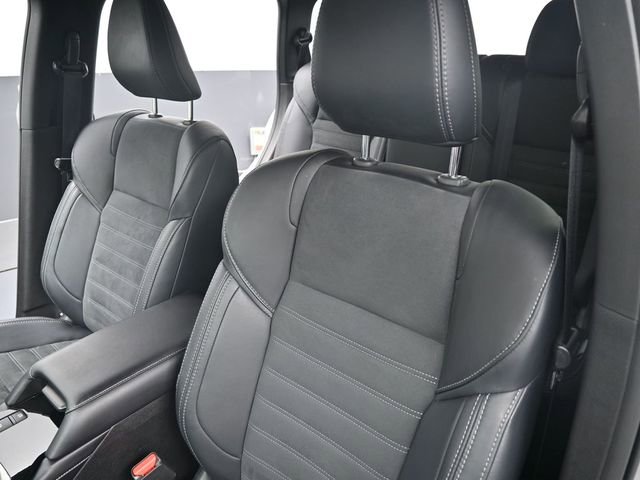 Used 2025 Mitsubishi Outlander SE image 13