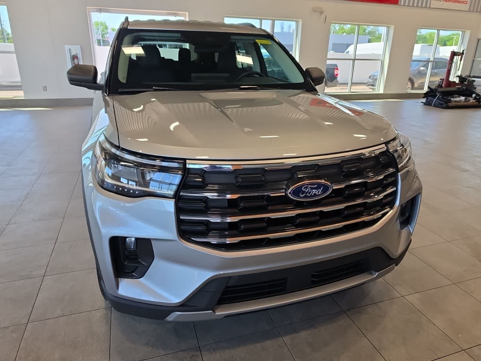 Used 2025 Ford Explorer Active w/ Active Comfort Package AWD/4WD image 4