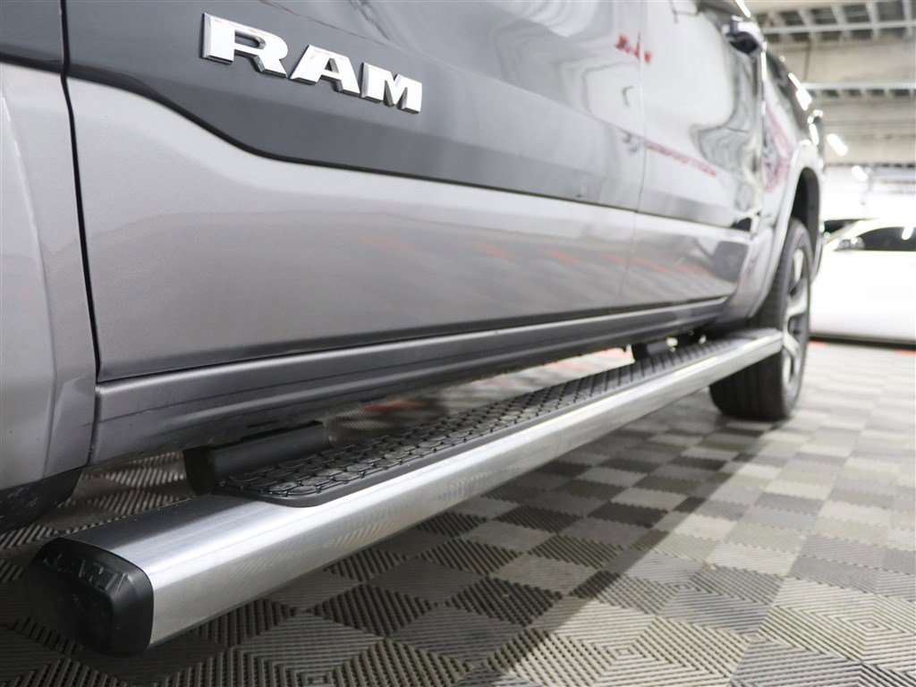 Used 2019 RAM 1500 Laramie AWD/4WD image 9